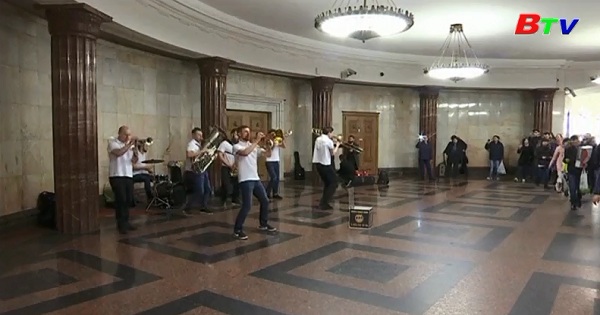 Biễu diễn nhạc sống miễn phí trong các nhà ga tàu điện ngầm ở Moscow